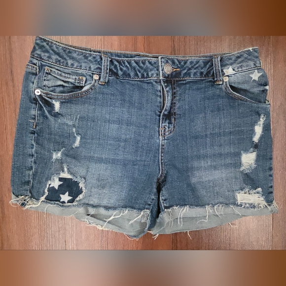 Maurices Pants - Distressed Denim Shorts Star Patch Raw Hem Blue Womens 11/12 Mid Rise Cutoff
